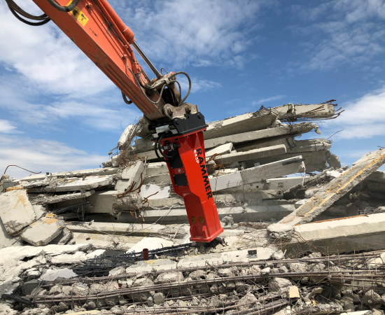 RP45_RAMMER-Performance-Line-R45P-concrete-recycling-to-prepare-for-the-crusher-in-Germany1-796cb7e59a8c46b2886257a1851adf8f